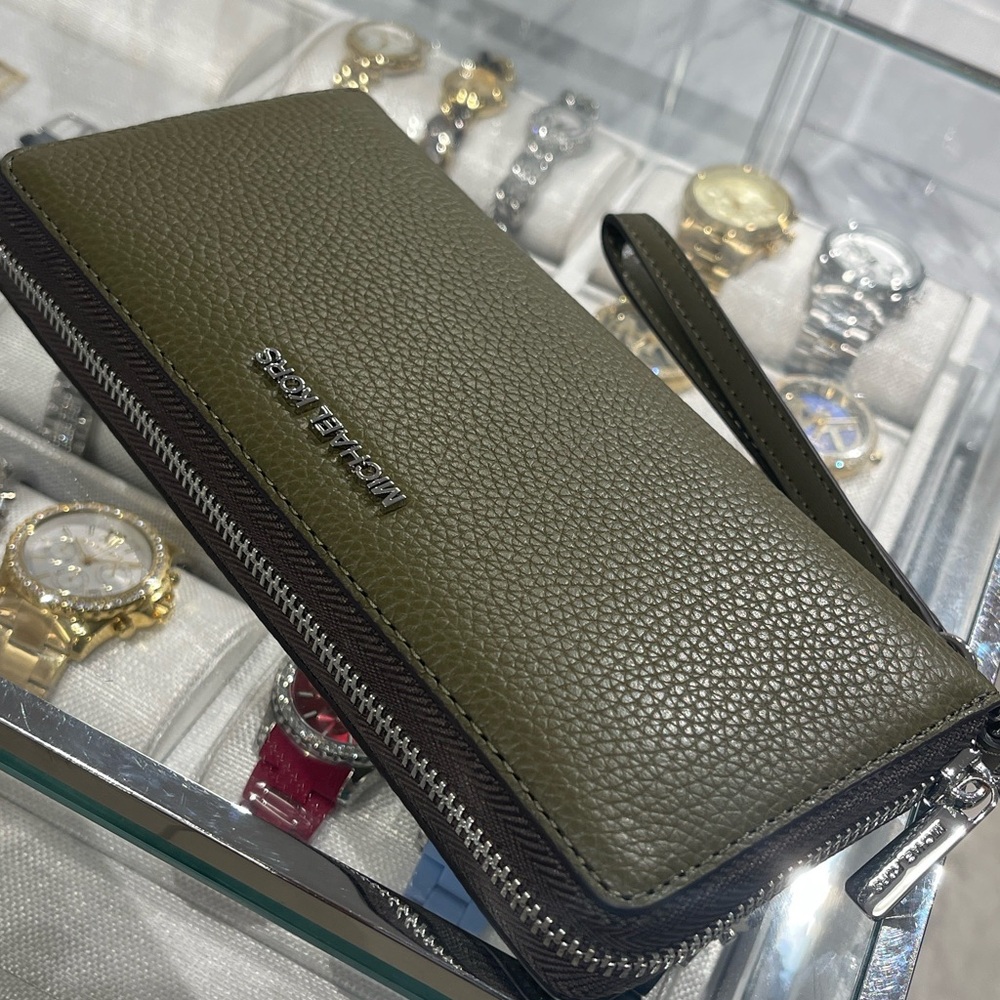 MICHAEL KORS Lg Pebbled Leather Continental Wallet Wristlet Phone Holder 
Olive - Picture 11 of 16